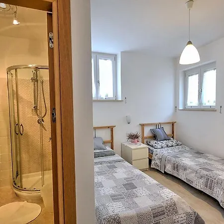Appartamento Sleeps 4 Air Con Wifi *