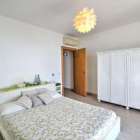 Sleeps 4 Air Con Wifi Appartamento