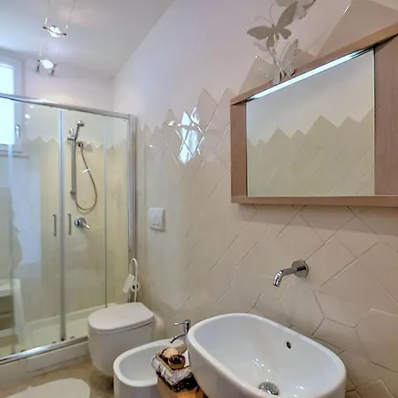 Sleeps 4 Air Con Wifi