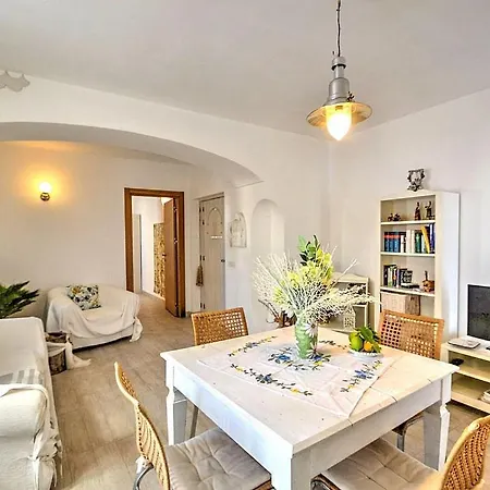 Sleeps 4 Air Con Wifi Appartamento Praiano