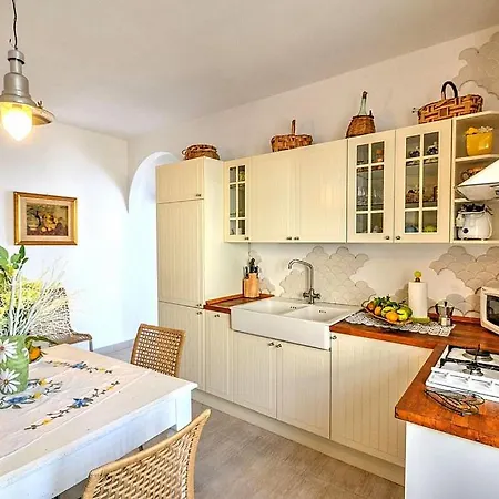 Sleeps 4 Air Con Wifi Appartamento